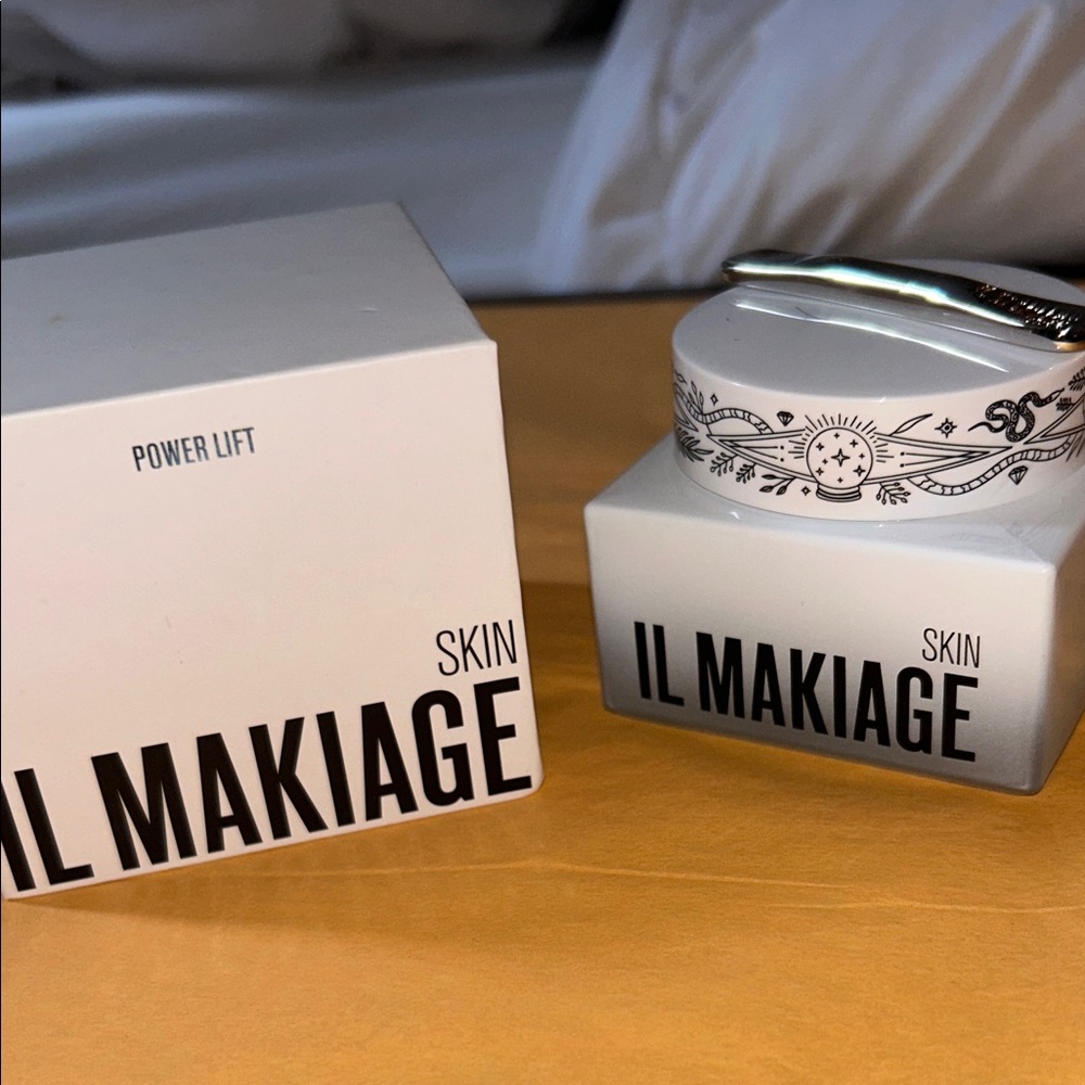 IL MAKIAGE Skin Power Lift Jar in White, power renew cream,orchid and red algae
